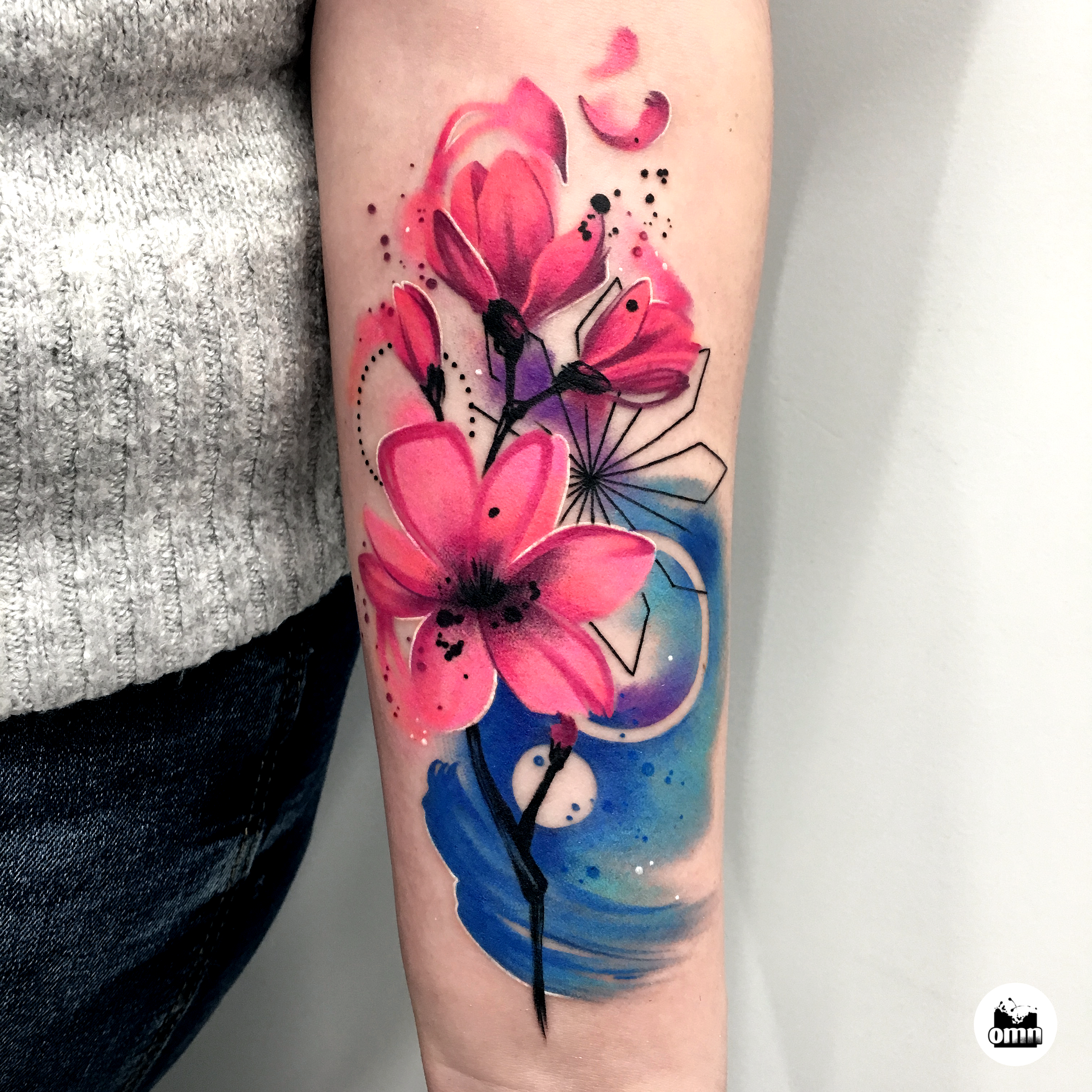 Ile kosztują tatuaże - tatuaż kwiatów magnolii