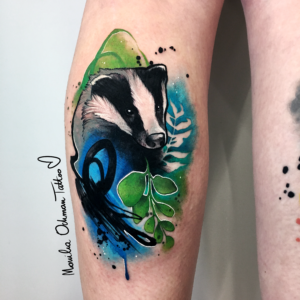 Tatuaż realistyczno-malarski borsuka autorstwa Moniki Ochman Tattoo z Łodzi