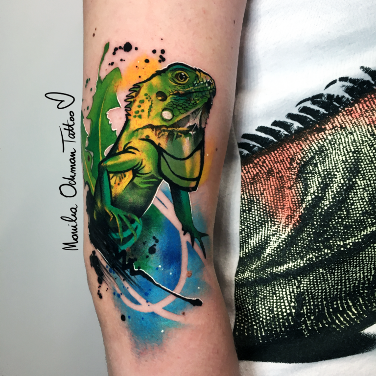 Tatuaż realistyczno-malarski iguany autorstwa Moniki Ochman Tattoo z Łodzi