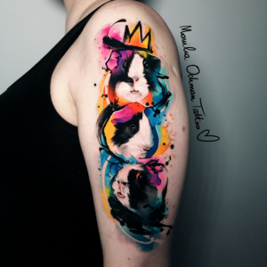Tatuaż realistyczno-malarski świnek morskich autorstwa Moniki Ochman Tattoo z Łodzi