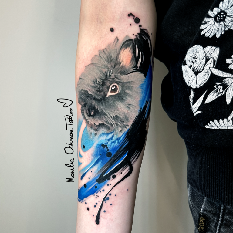 Tatuaż realistyczno-malarski królika teddy autorstwa Moniki Ochman Tattoo z Łodzi